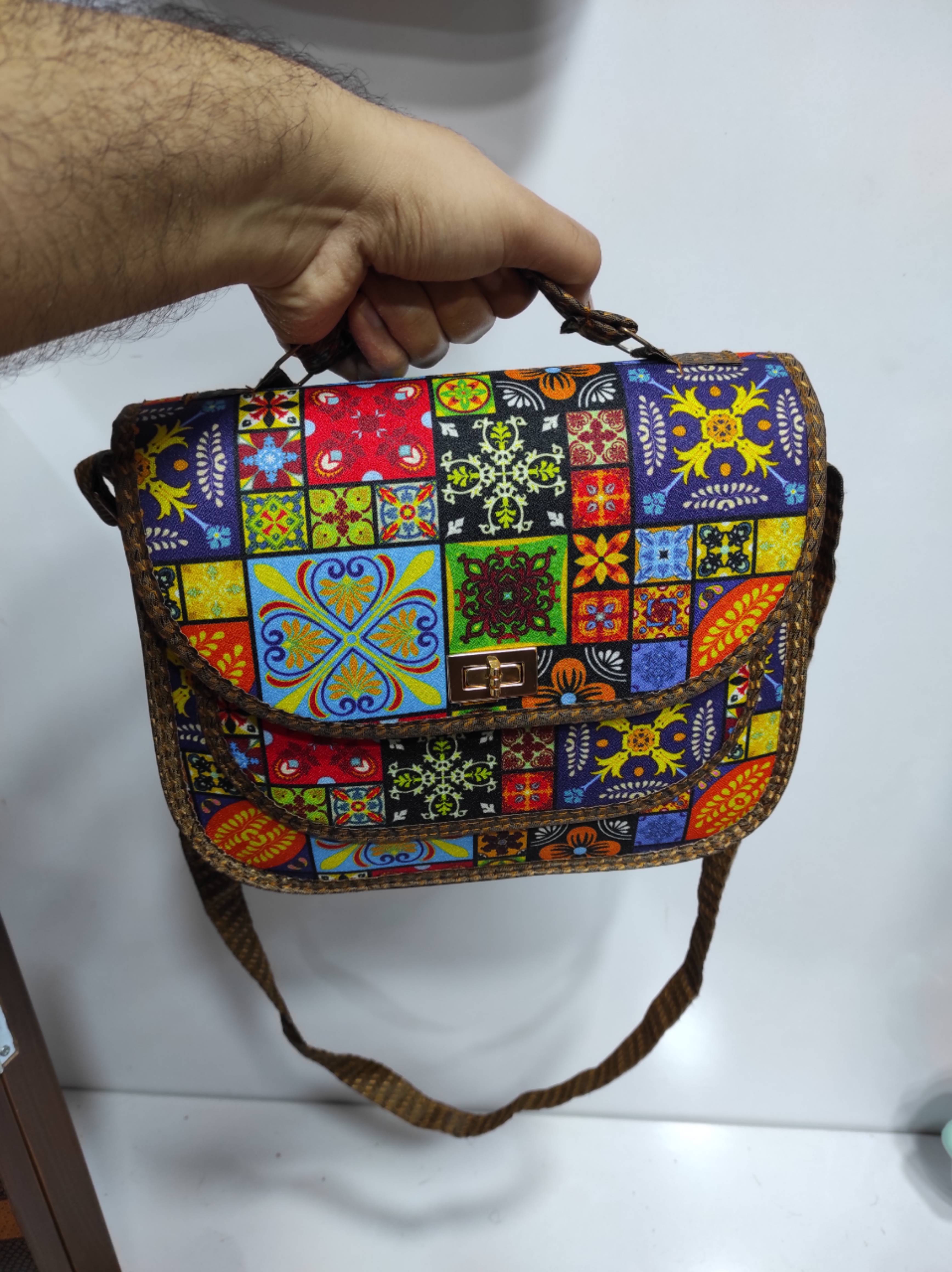 کیف زنانه صنایع دستی با ترکیب رنگ جذاب